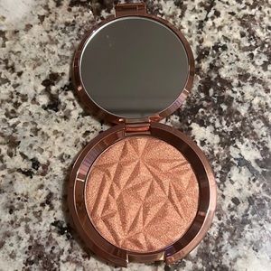 Becca Shimmering Skin Perfector Pressed Powder In Color Blushed Copper.